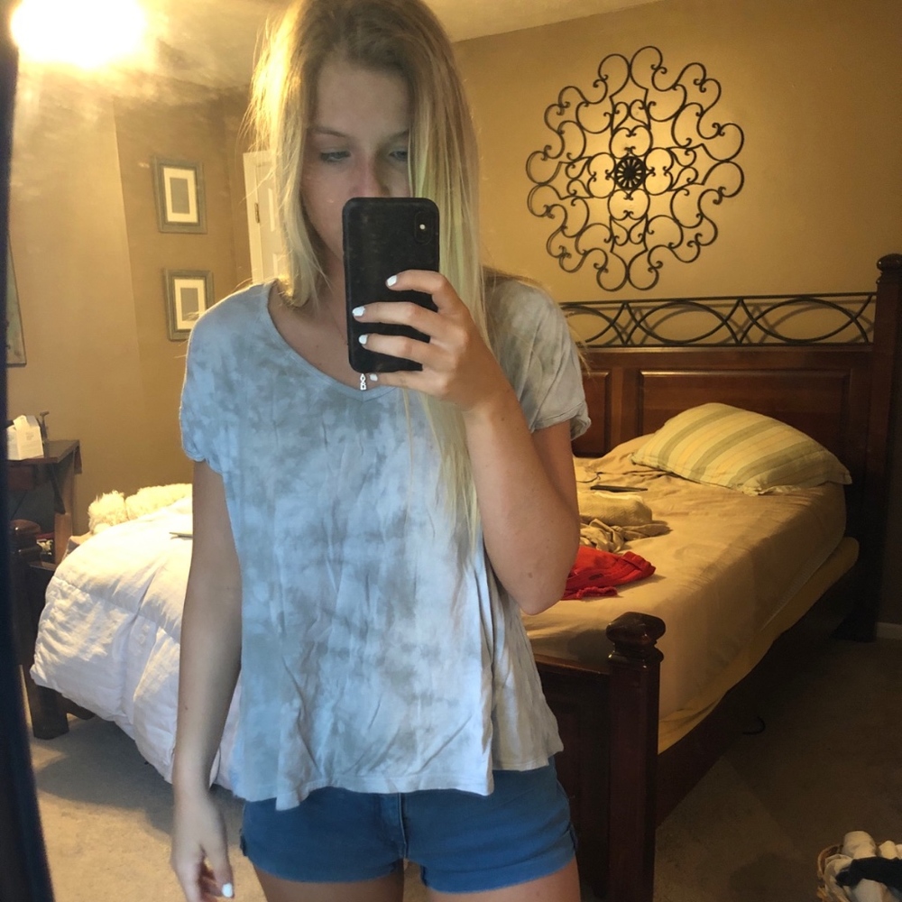 cloudy vneck
